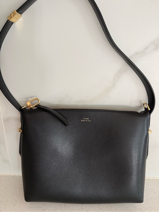 Toteme Handbags - TOTEME shoulder bag Logo-detail Black leather